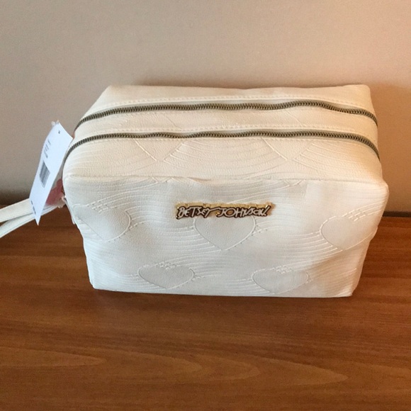 BETSEY JOHNSON CREAM DBL ZIPPERED WRISTLET 58 NWT - Picture 2 of 8